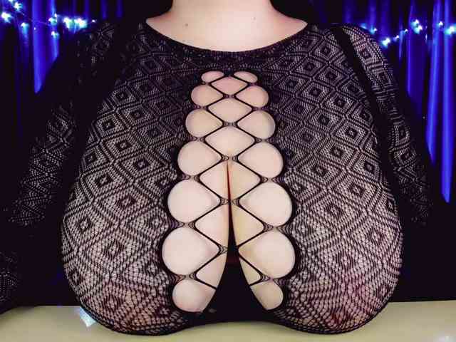 BustyDelight webcam