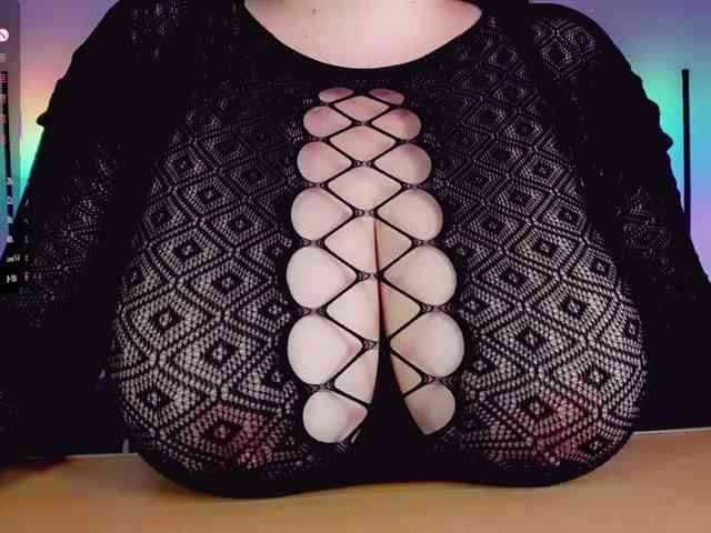 BustyDelight webcam