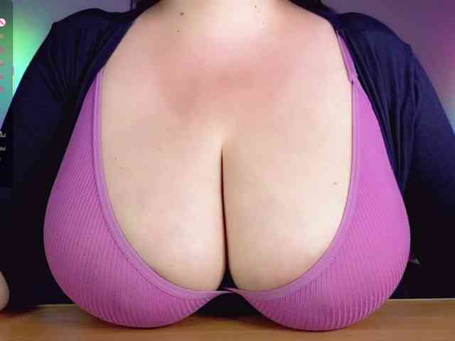 BustyDelight webcam