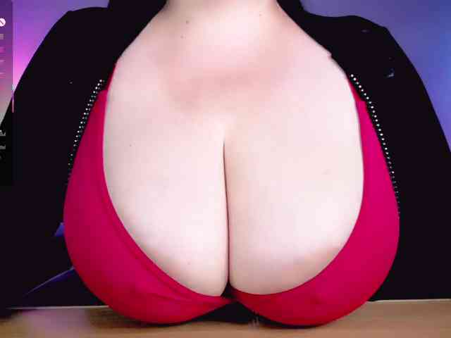 BustyDelight webcam