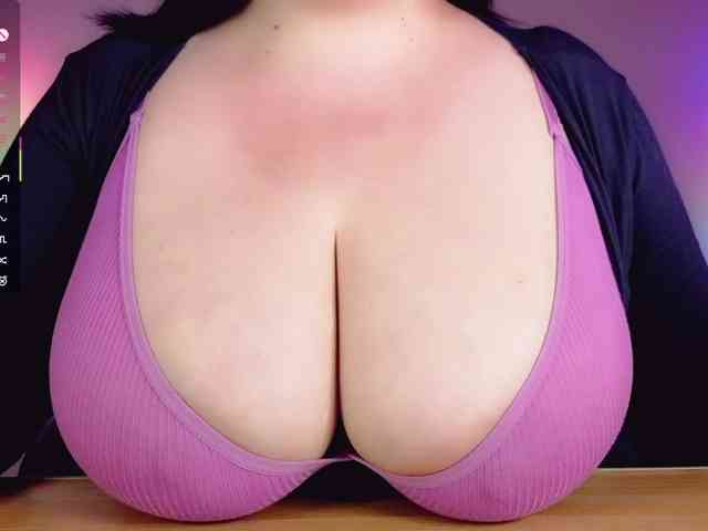 BustyDelight webcam
