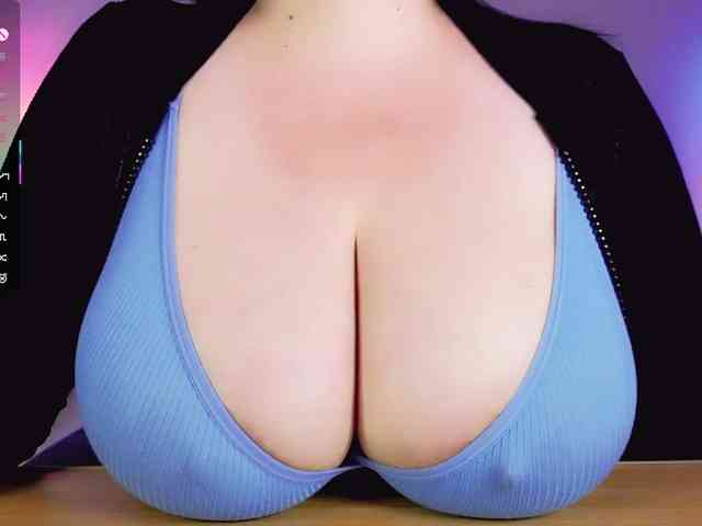 BustyDelight webcam