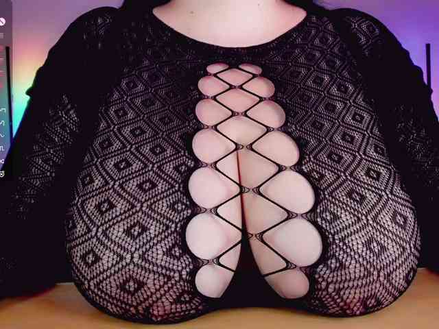BustyDelight webcam