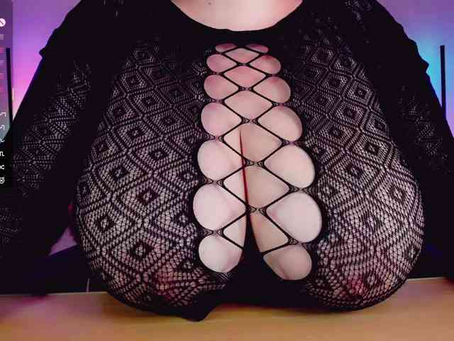 BustyDelight webcam