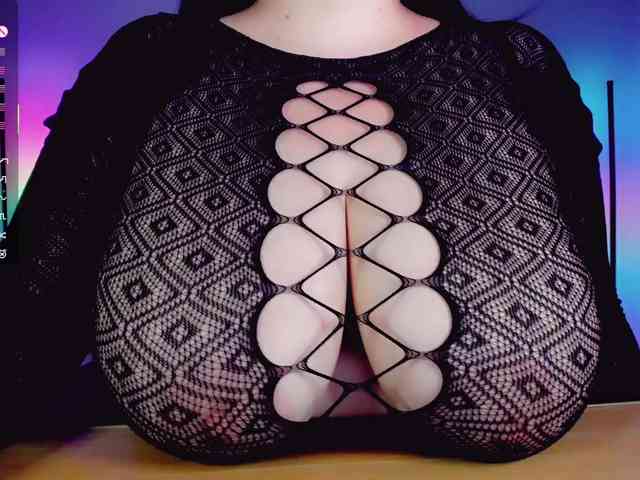 BustyDelight webcam