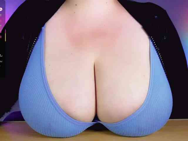 BustyDelight webcam
