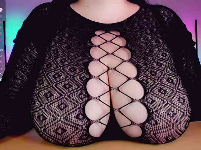 BustyDelight webcam