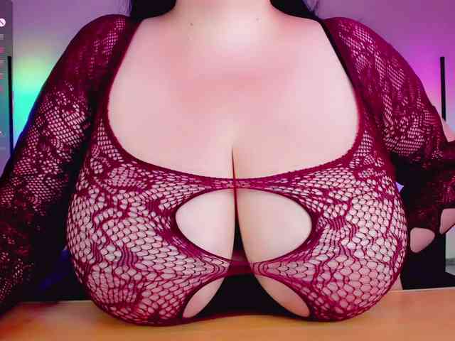 BustyDelight webcam