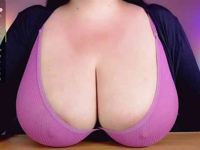 BustyDelight webcam