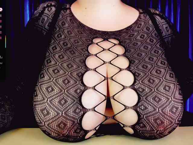 BustyDelight webcam