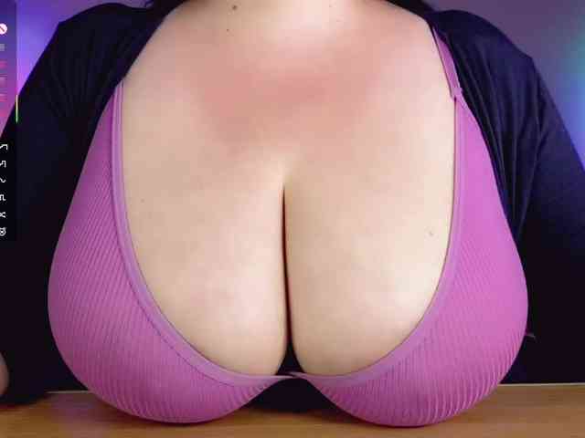 BustyDelight webcam