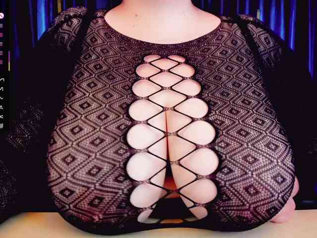 BustyDelight webcam