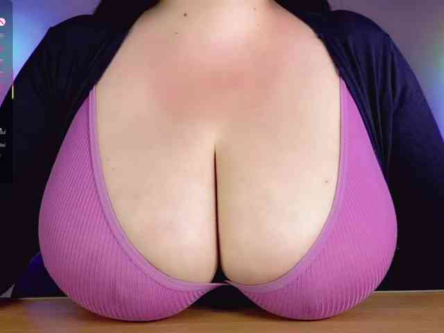 BustyDelight webcam