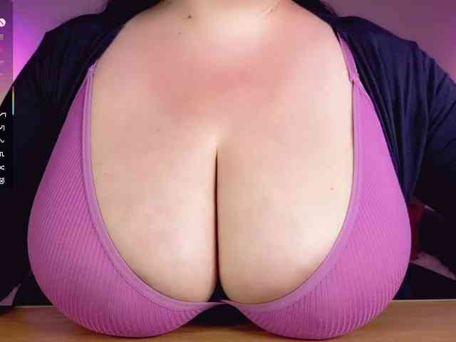 BustyDelight webcam