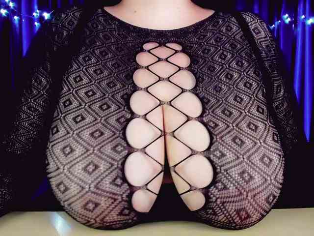BustyDelight webcam