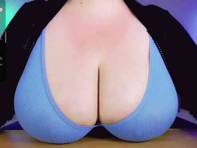 BustyDelight webcam