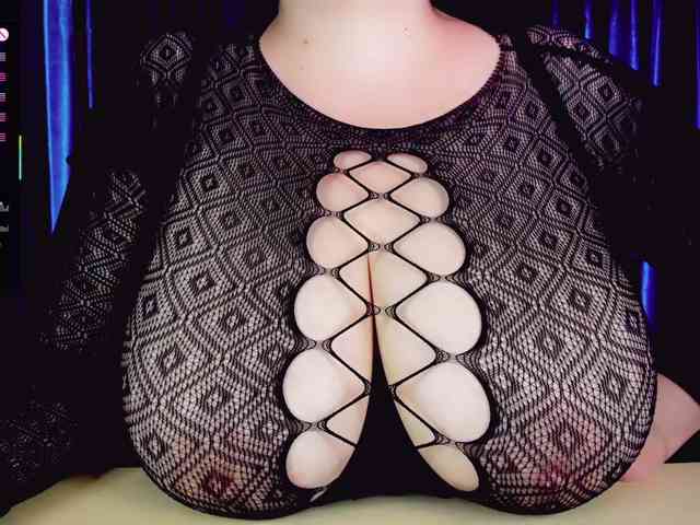 BustyDelight webcam
