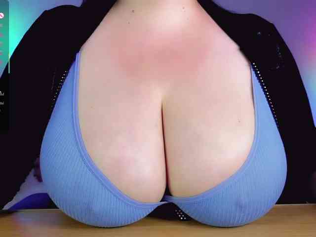 BustyDelight webcam