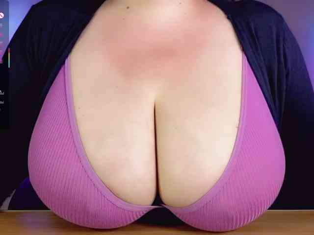 BustyDelight webcam