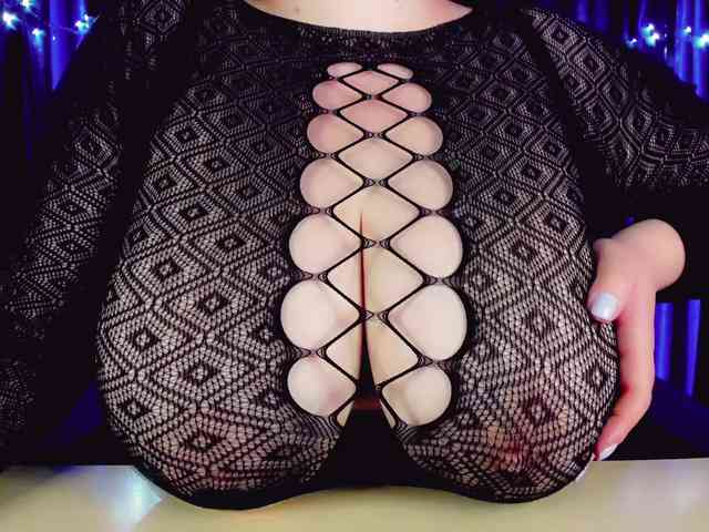 BustyDelight webcam