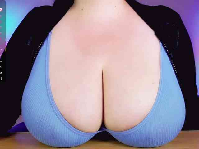 BustyDelight webcam