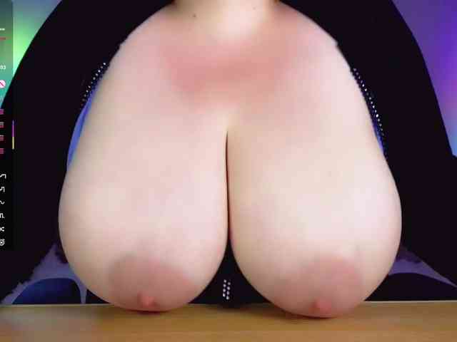 BustyDelight webcam