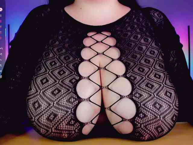 BustyDelight webcam
