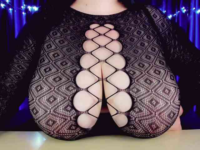 BustyDelight webcam