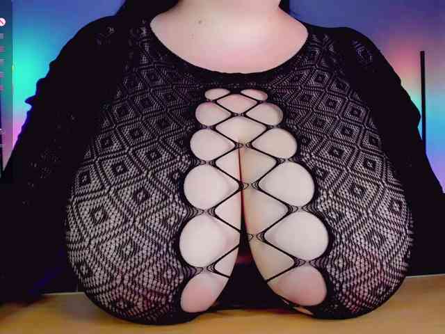 BustyDelight webcam