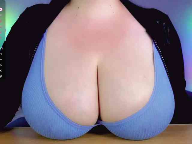 BustyDelight webcam