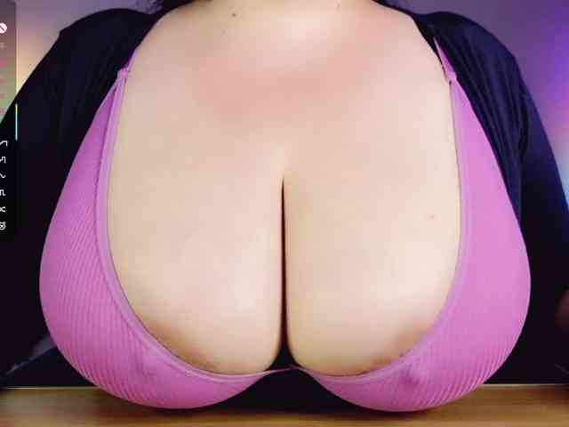 BustyDelight webcam