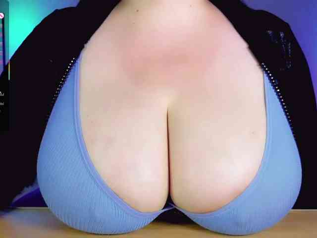 BustyDelight webcam