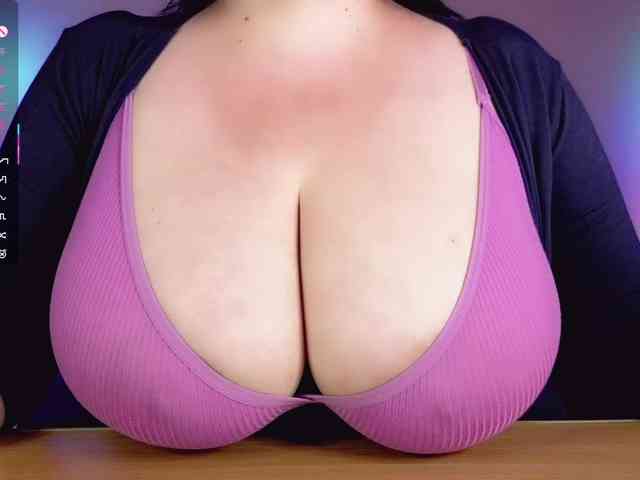 BustyDelight webcam