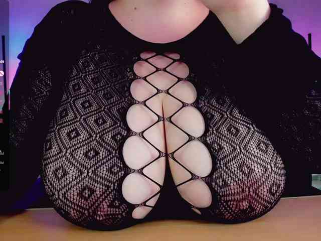 BustyDelight webcam
