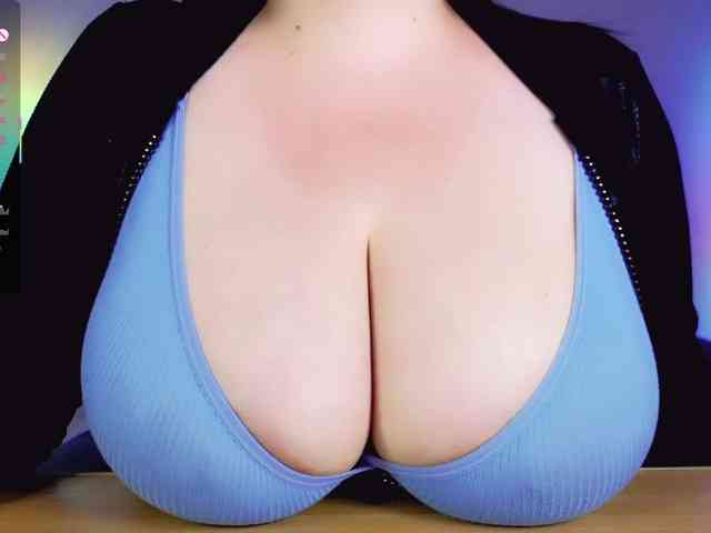 BustyDelight webcam