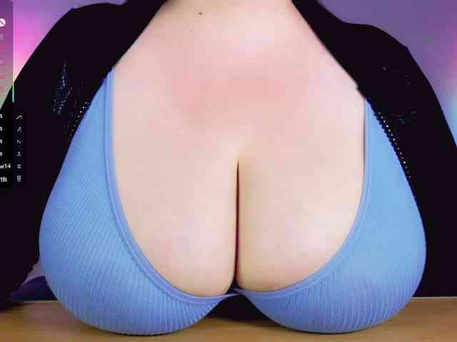 BustyDelight webcam