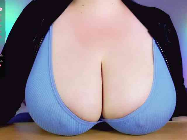 BustyDelight webcam