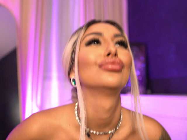 AmberFires's BongaCams show and profile