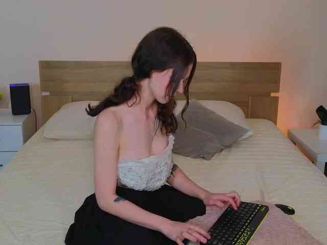adet1a Live Webcam on BongaCams