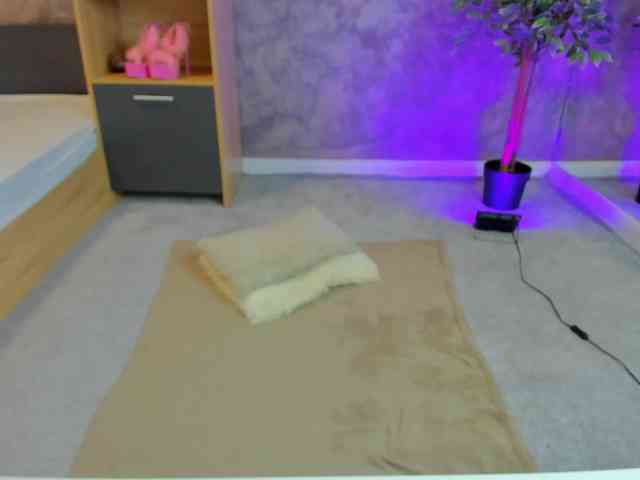 BiaBlondex webcam
