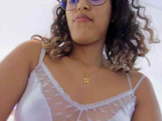 free camsex Emilybaez