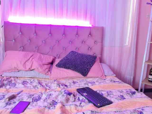 MidniightLove webcam
