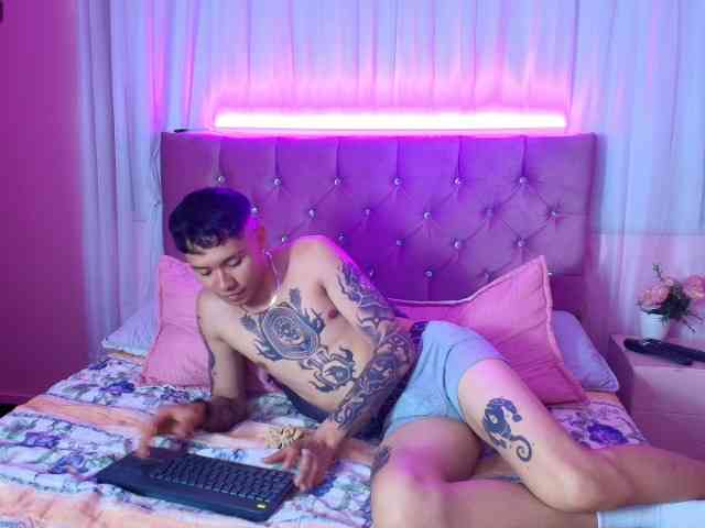 MidniightLove webcam