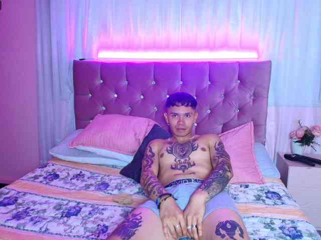 MidniightLove webcam