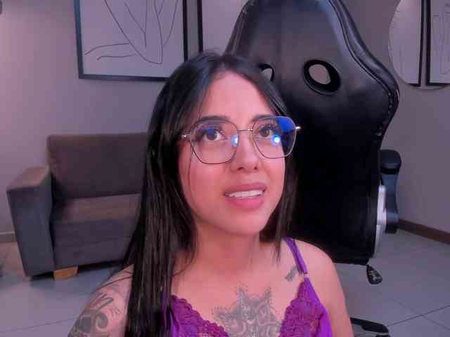 Shaved latina, Shaved babes, Group chat for 20 39 tokens, Full privates for..., Customer Support Live Chat 4