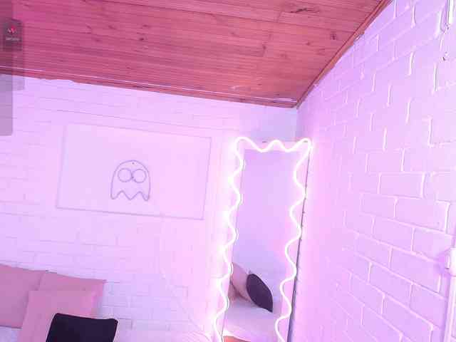 Lexy-tay webcam
