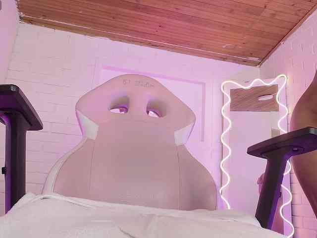 Lexy-tay webcam