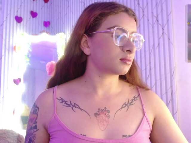 Naomy-tay1's BongaCams show and profile