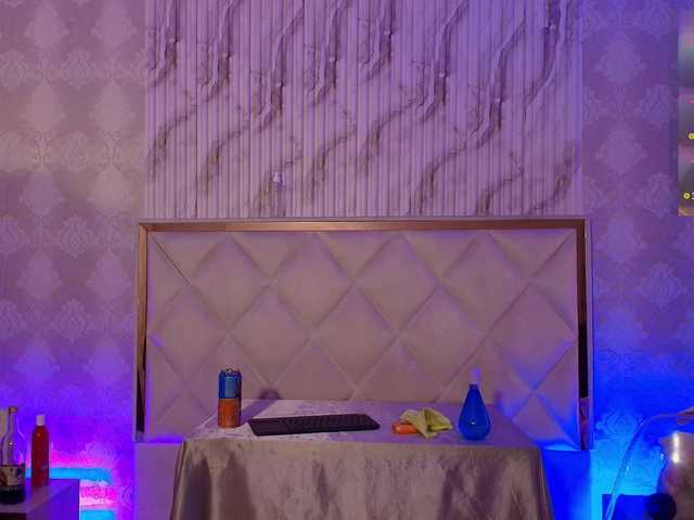 Naomy-tay1's BongaCams show and profile