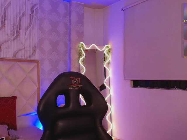 Naomy-tay1's BongaCams show and profile